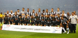 Apenas 10 "Libertadores" estão no Atlético quase dois anos depois do título