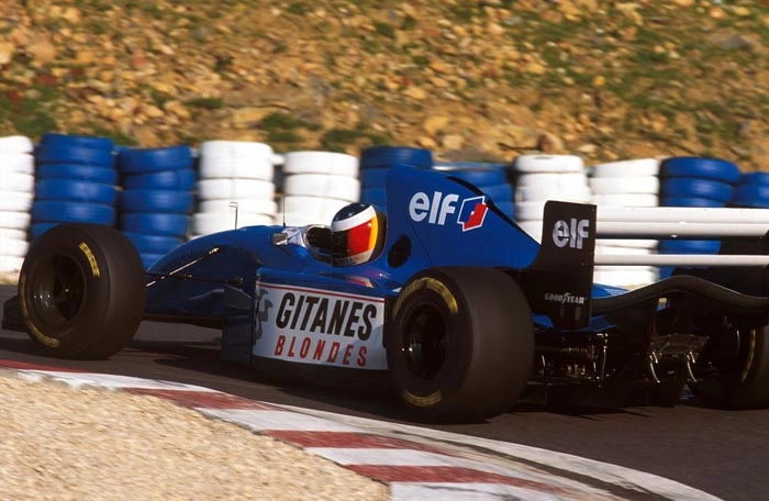 Schumacher testou o carro da Ligier, mas não para fazer parte da equipe francesa, e sim para testar o motor Renault, que passou a equipar a Benetton em 1995. Foto: Divulgação