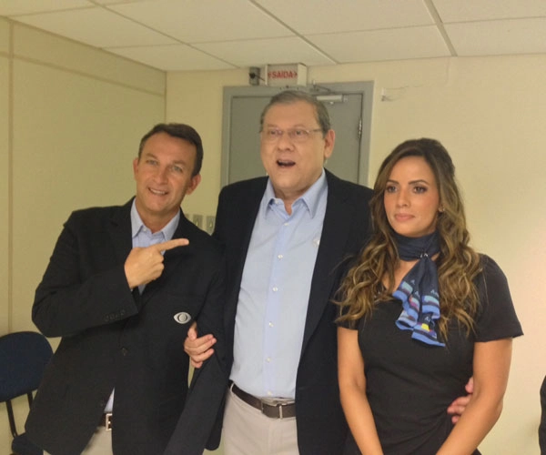 Milton Neves junto com o craque Neto e com a apresentadora Paloma Tocci.