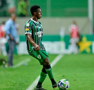 Atleta estava livre no mercado após deixar o América-MG. Foto: Mourão Panda / América.

