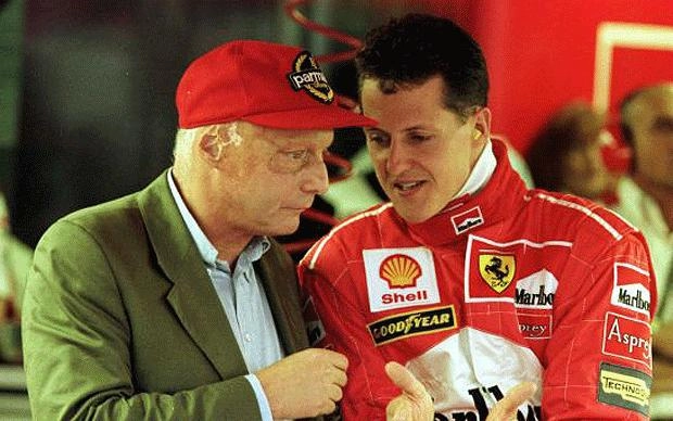 Em seu primeiro ano pela Ferrari, ouvindo os conselhos do tricampeão Niki Lauda. Foto: Divulgação