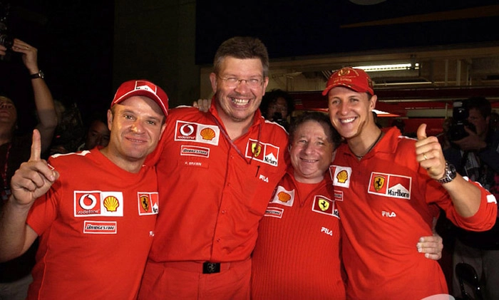 Em 2004, com o time vencedor da Ferrari. Da esquerda para a direita: Rubens Barrichello, Ross Brawn, Jean Todt e Michael Schumacher. Foto: Divulgação