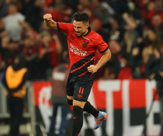 Clube anunciou sua contratação nesta quinta-feira (28). Foto: José Tramontin/athletico.com.br 