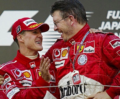 Todos os títulos mundiais de Schumacher (dois pela Benetton e cinco pela Ferrari), tiveram a parceria com Ross Brawn. Foto: Divulgação