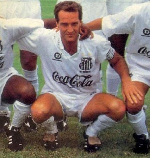Em 1993, como jogador do Santos. Foto: Divulgação