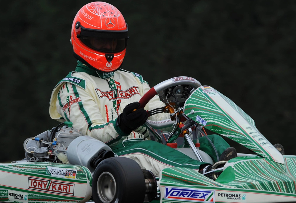 Schumacher testou entre os dias 23 e 24 de janeiro de 2012 o modelo Racer EVK, da Tony Kart, e foi anunciado pela equipe italiana como piloto de testes. Foto: Divulgação