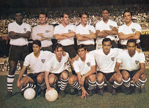 O Galo em 1968 durante a Taça de Prata. Em pé estão Humberto Monteiro, Mussula, Vânder, Vanderlei, Djalma Dias e Cincunegui; agachados vemos Vaguinho, Beto, Fioti, Amaury e Tião