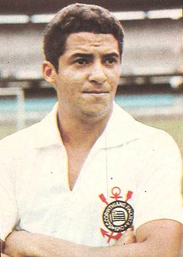Vaguinho com a camisa do Corinthians: dez anos de amor recíproco. Revista Grandes Clubes Brasileiros - Corinthians - Edição nº6 de 1971