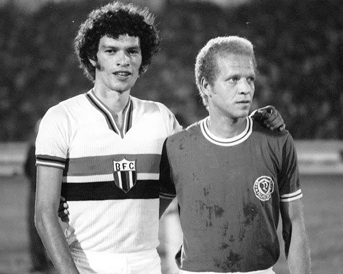 Sócrates atuando pelo Botafogo-SP e Ademir da Guia, pelo Palmeiras