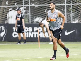 Volante Camacho é mais um atleta do elenco alvinegro com coronavírus. Foto: Daniel Augusto Jr./Ag. Corinthians