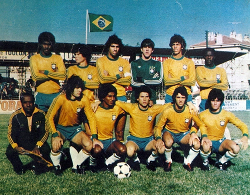 Seleção Brasileira de Novos que conquistou o Torneio de Toulon, na França, em 1980. Em pé vemos Luis Cláudio, Édson Boaro, Dudu, Marolla, Mozer e João Luis; agachados estão Robertinho, Cristóvão, Baltazar, Mário e João Paulo