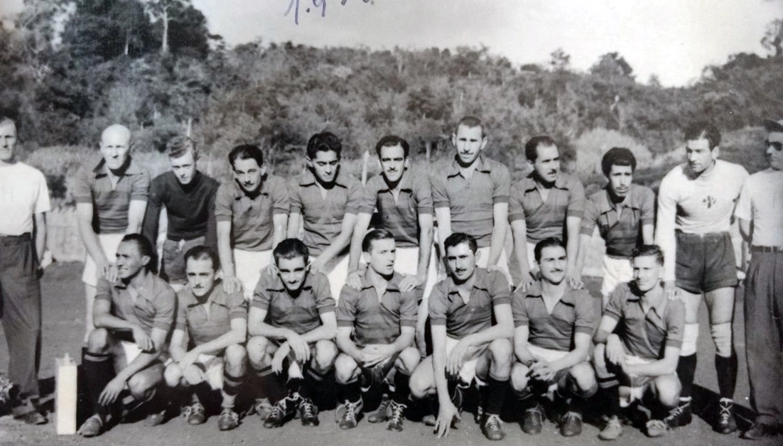 O Atlântico de Erechim em 1953. Em pé, da esquerda para a direita, Fábio Koff é o quinto