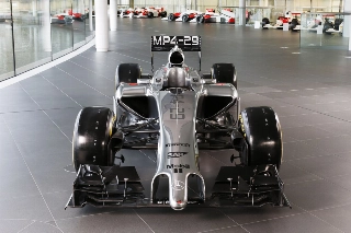 Com bico em forma de `M´, equipe inglesa mostra o carro para a temporada deste ano