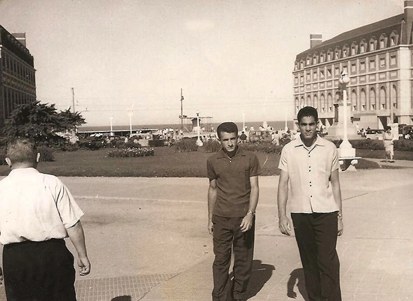 Joãozinho ao lado de Ita, durante excursão do Vasco à Argentina. Foto tirada no dia 20/08/1961.