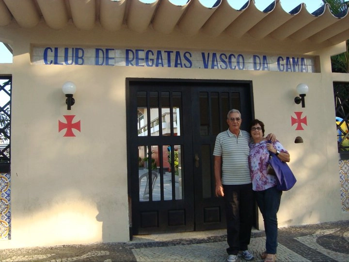 Ita e sua esposa Walda na sede do Clube de Regatas Vasco da Gama. Foto: arquivo pessoal de Walda Vieira da Silva