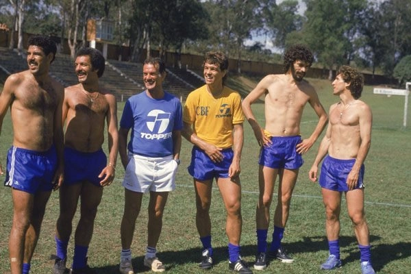 Copa de 82, na Espanha. Da esquerda para a direita, Toninho Cerezo, Júnior, Telê Santana, Edinho, Sócrates e Zico