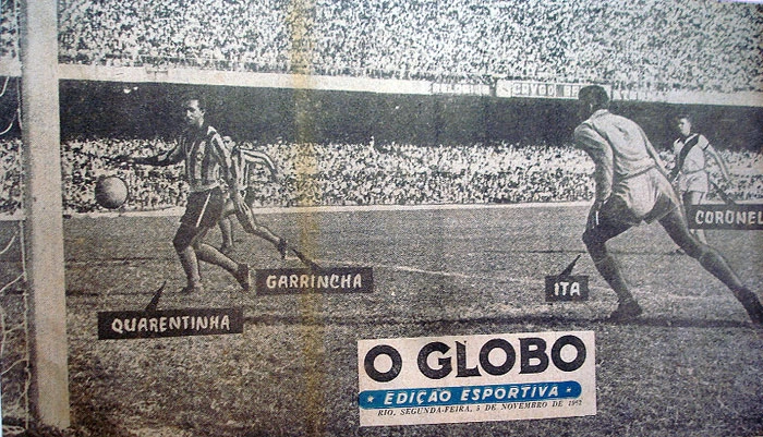 No jornal O Globo, destaque para a partida entre Botafogo e Vasco. Na imagem, Quarentinha, Garrincha, Ita e Coronel foram marcados. Foto enviada por Roberto Saponari