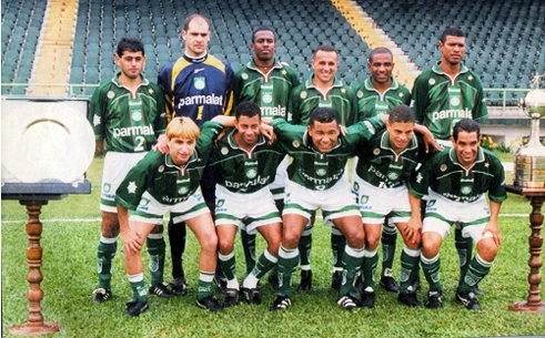 Palmeiras, campeão sul-americano de 1999. Em pé: Arce, Marcos, Roque Júnior, Rogério, César Sampaio e Júnior Baiano. Agachados: Paulo Nunes, Júnior, Oséas, Alex e Zinho