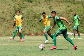 Trabalho dos atletas do Coelho no CT Lanna Drumond. Foto: Marina Almeida / América