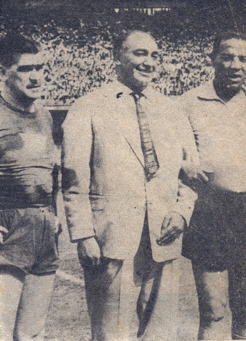Da esquerda para direita no Maracanã três grandes ídolos do futebol brasileiro: Oberdan, Feitiço e Domingos da Guia