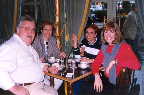Zé Nello, Lenice Neves, senhora Zé Nello e senhora Dirceu Maravilha. Como resistir a um café francês?