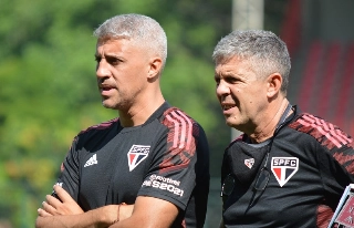 Hernán Crespo (à esquerda) durante treino no CT da Barra Funda. Foto: Érico Leonan / saopaulofc.net