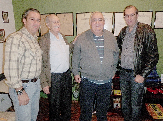 Zé Nello, o terceiro da esquerda para a direita, na recepção do ex-prefeito Julinho e seu filho Cornélio ao candidato a deputado federal por Garça, Amaury