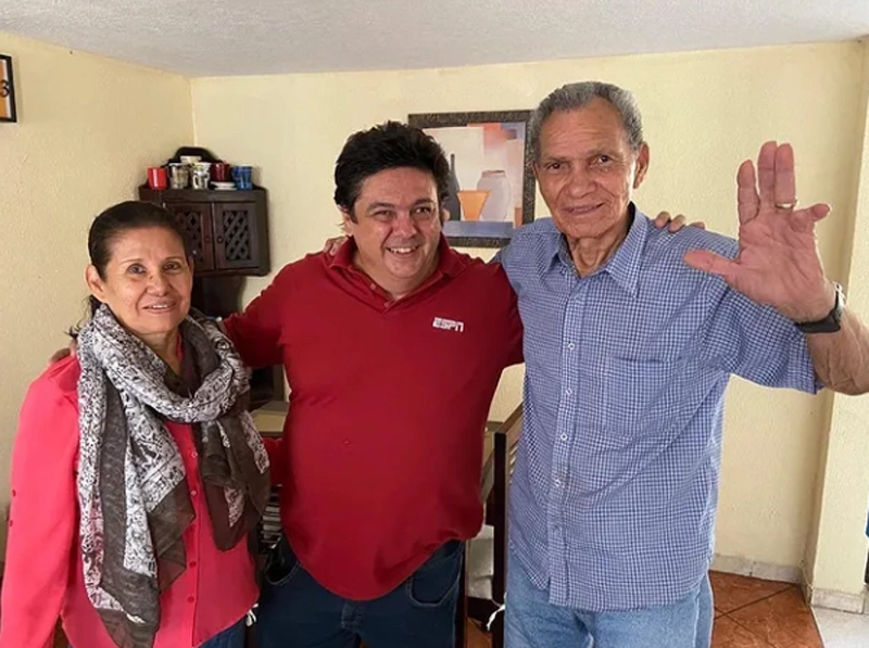 Em março de 2020, o jornalista Marcelo Gomes (centro) com o casal Maria Cecília e Manga. Foto: arquivo pessoal de Marcelo Gomes