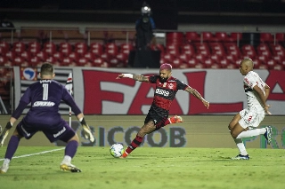 Atacante flamenguista negou participar dos jogos de azar no cassino. Foto: Alexandre Vidal/Flamengo