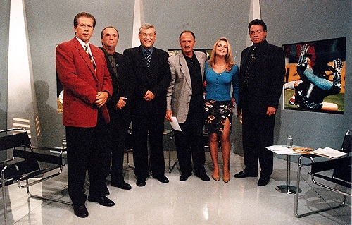 Foto histórica do programa SuperTécnico da Rede Bandeirantes de Televisão em 1999. Da esquerda para à direita: Emerson Leão, com um elegante paletó vermelho, Levir Culpi, o jornalista Milton Neves, Luiz Felipe Scolari, a 