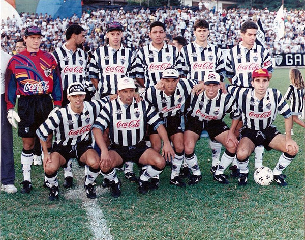 Da esquerda para a direita, em pé: Taffarel, Luís Eduardo, Paulo Roberto Costa, Edgar, Ronaldo Guairo e Paulo Roberto Prestes. Agachados: Euller, Éder Aleixo, Renaldo, Daniel Frasson e Carlos. Foto enviada por Gilvannewton