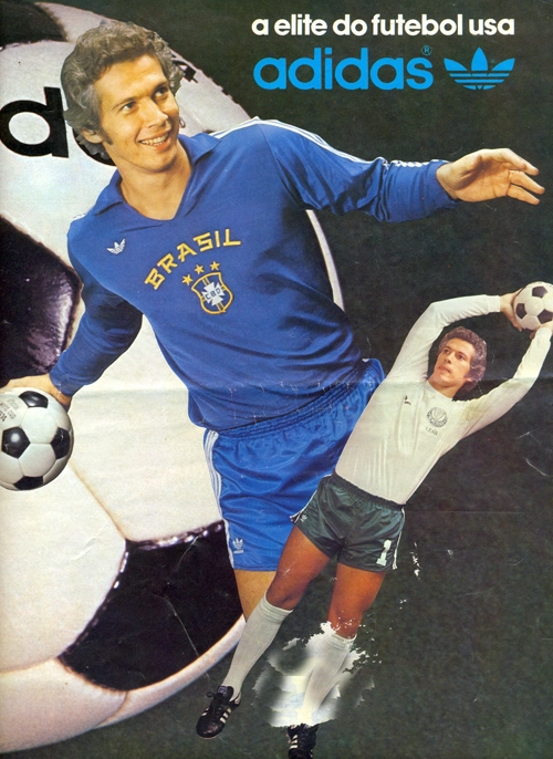 Antes da Copa do Mundo de 1978, a Adidas fez uma abrangente campanha promocional de seus produtos, que foram vestidos por vários astros que disputaram a competição. Entre eles Leão, que ostenta uma bela camisa azul ainda com o símbolo da CBD, substituído meses depois pelo da CBF