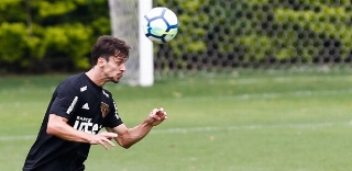 Rodrigo Caio em treino do São Paulo; zagueiro é alvo de especulação
