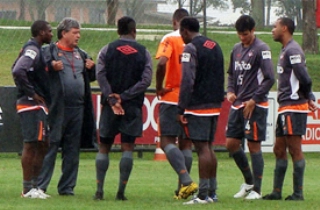 O elenco do Furacão viaja para o interior paranaense neste sábado