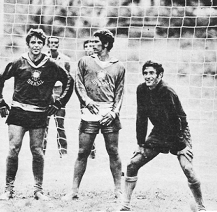 Os três goleiros da Copa do México, em 1970: Ado (o primeiro reserva); Leão (o segundo reserva) e Félix (o titular). Foto enviada por Walter Roberto Peres e publicada na Revista Placar