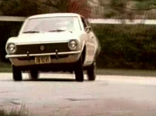 O saudoso piloto brasileiro divulgou carro que tentou rivalizar com o Opala. Foto: Reprodução