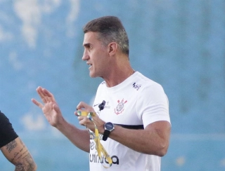 Treinador disse que a equipe está me busca de um jogador que leve um “diferencial” ao Timão. Foto: Rodrigo Coca/Ag Corinthians