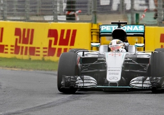 Britânico largou na frente no GP da Austrália de 2016. Foto: Mercedes/Divulgação