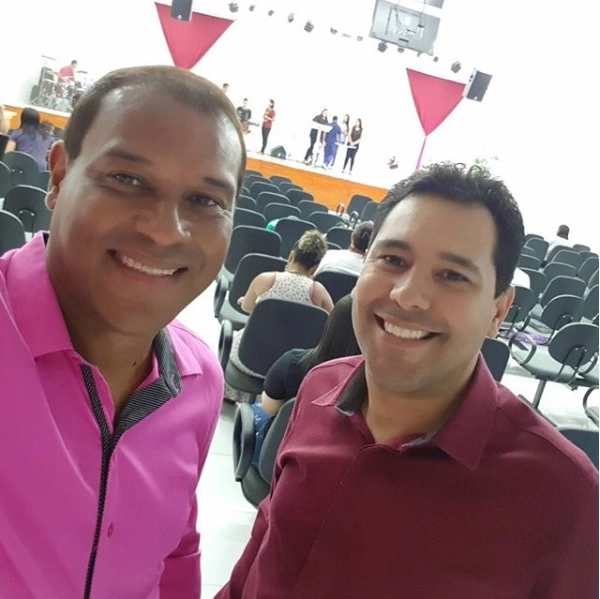 Muller ao lado do pastor Leandro em uma igreja evangélica de Diadema, em 16 de janeiro de 2018. (Foto: Reprodução Instagram) 