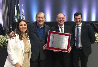 Jaime Basso exibe com orgulho o seu título de Cidadão Palotinense