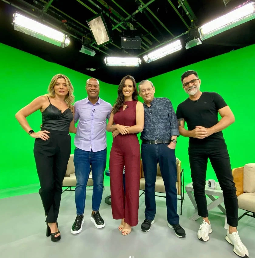 Pouco antes do início do 3º Tempo da Band em 1º de maio de 2022, Marilia Ruiz, Marcos Assunção, Lívia Nepomuceno, Milton Neves e Ricardo Rocha