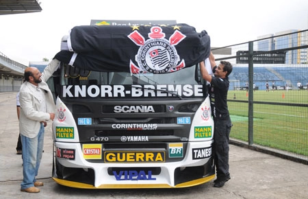 Corinthians apresenta caminhão de Roberval Andrade - Notícia de Truck