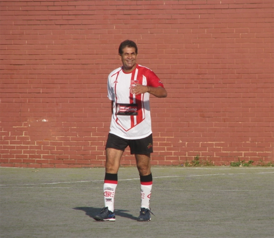 Nunes mantém a forma atuando na pelada mais tradicional do clube do Flamengo, que inclusive completou 35 anos em julho de 2011. Foto: Rodrigo Tolentino