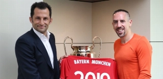 Aos 35 anos, Ribéry renova por mais uma temporada com o Bayern