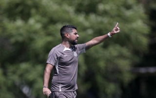 O treinador português António Oliveira comanda o Alvinegro pela segunda vez. Foto: Rodrigo Coca/Corinthians