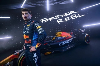 Semblante de confiança do tricampeão Max Verstappen. Foto: Oracle Red Bull Racing 