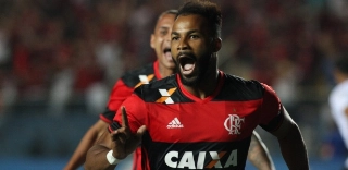 Sem garantia no Fla, Fernandinho pode reviver sina e virar "moeda de troca"