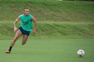 Lateral deve assinar vínculo de um ano com o Tricolor. Foto: Alexandre Vidal/Flamengo