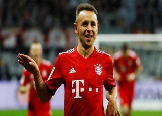 Flamengo anuncia a contratação de lateral Rafinha, ex-Bayern