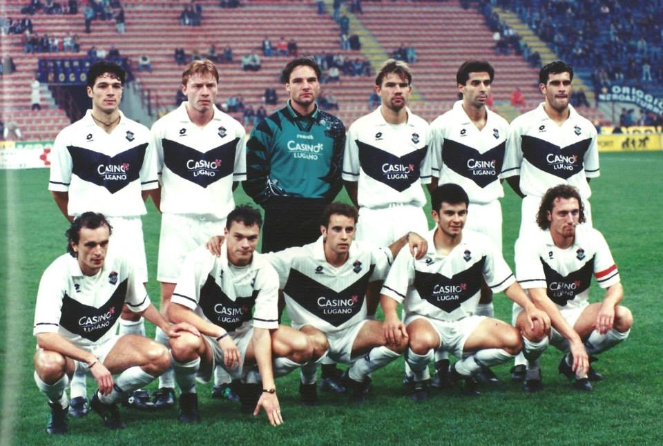 Na equipe suíça do Lugano, na década de 90. Mauro Galvão é o penúltimo em pé, da esquerda para a direita. Foto: arquivo pessoal de Mauro Galvão